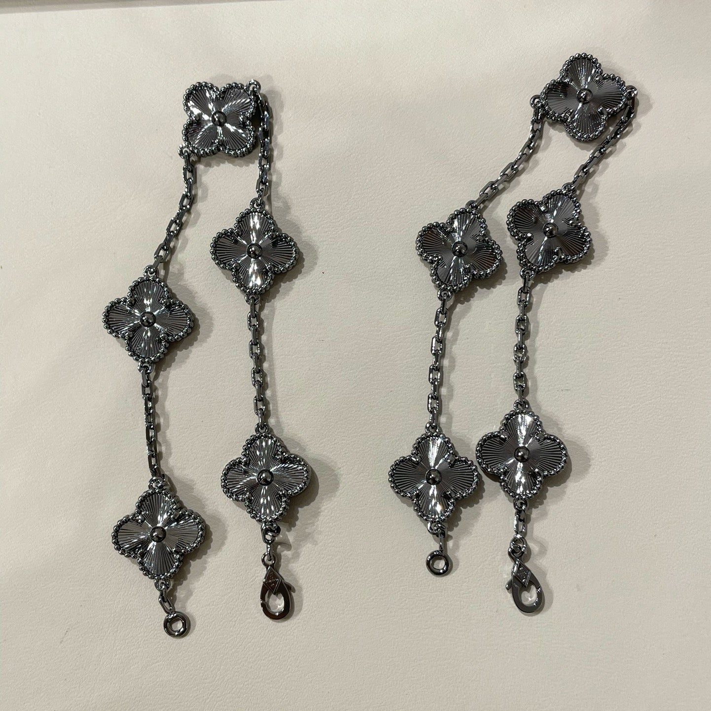 VCA CLOVER 5 MOTIF BLACK BRACELET