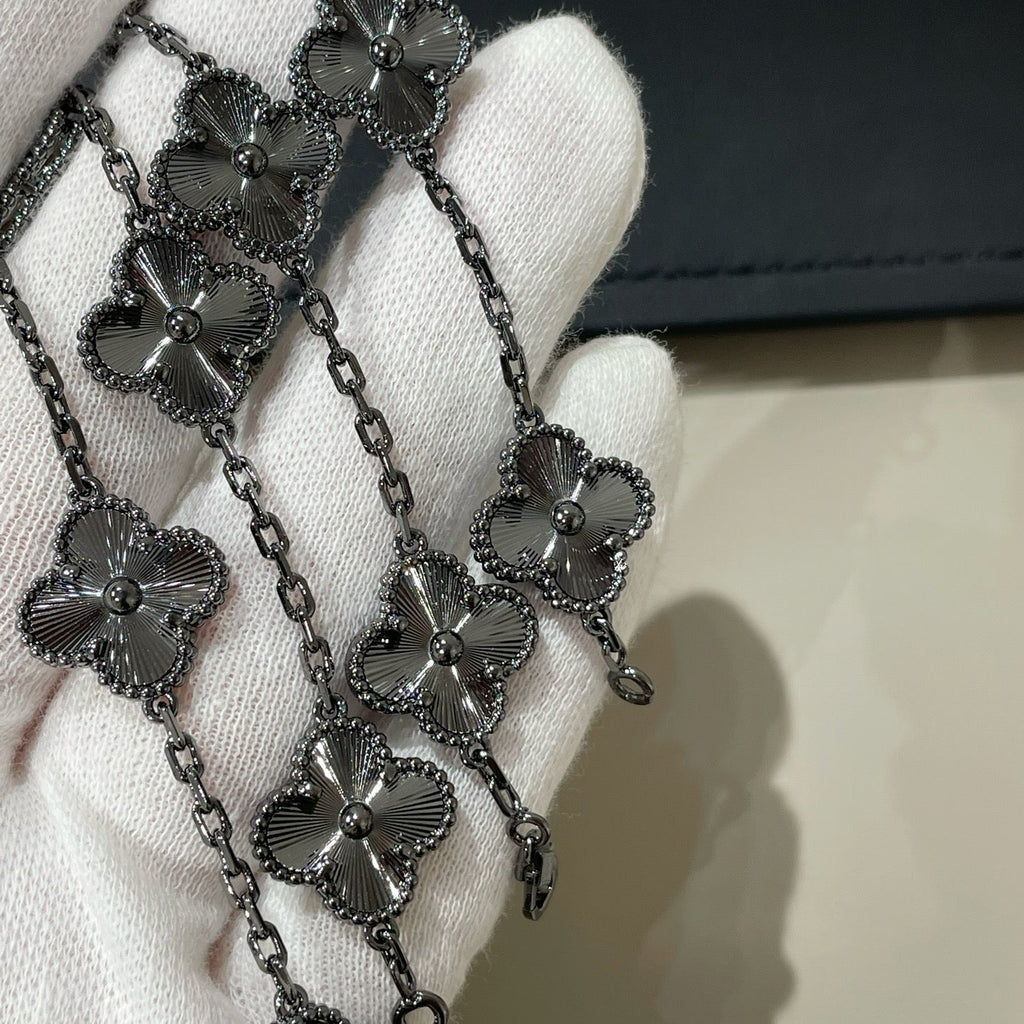VCA CLOVER 5 MOTIF BLACK BRACELET