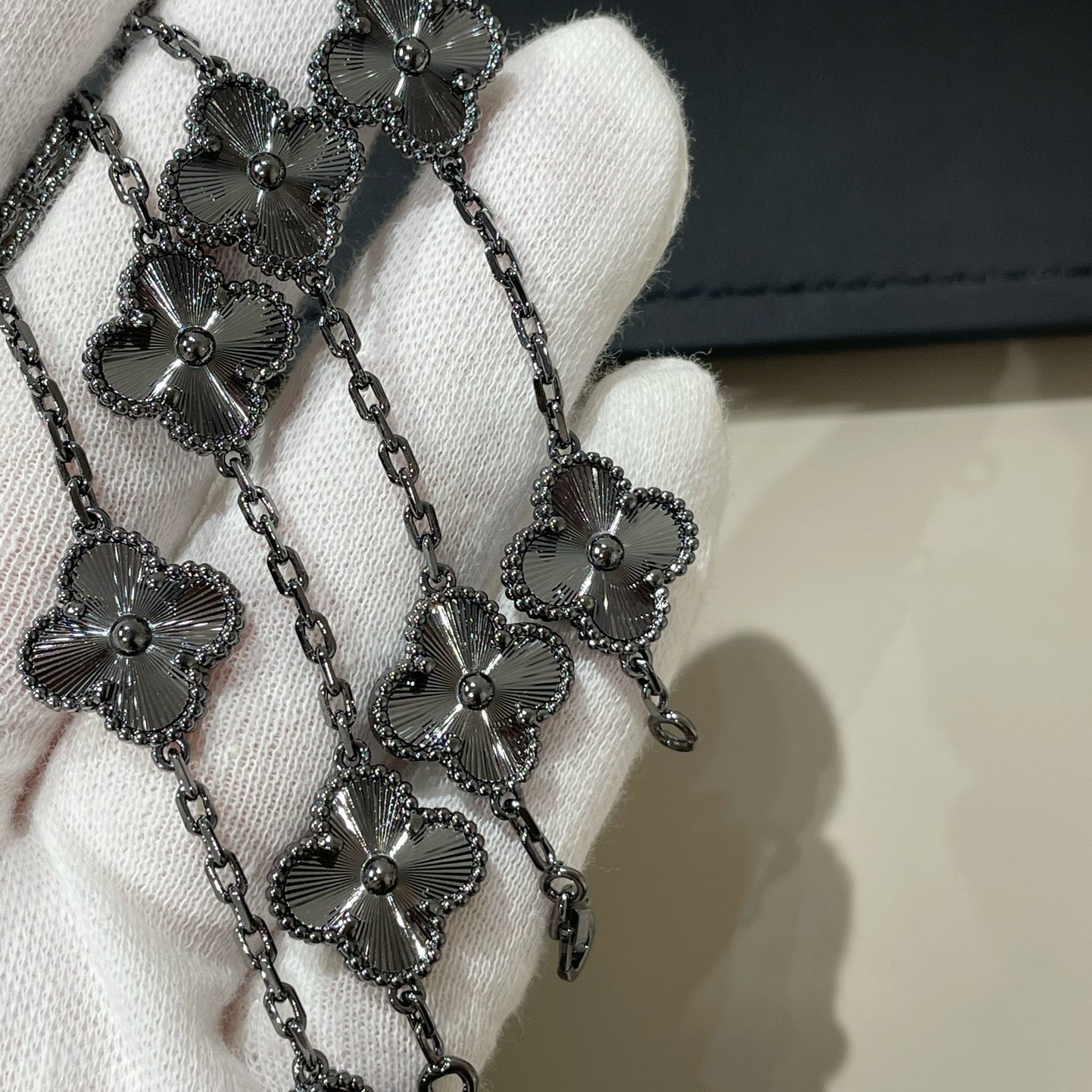 VCA CLOVER 5 MOTIF BLACK BRACELET