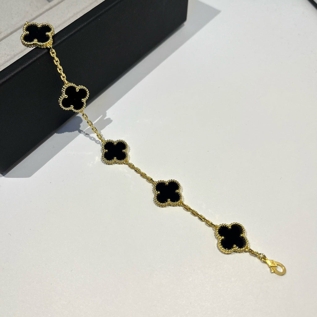 VCA CLOVER 5 MOTIF ONYXS BRACELET COLLECTION