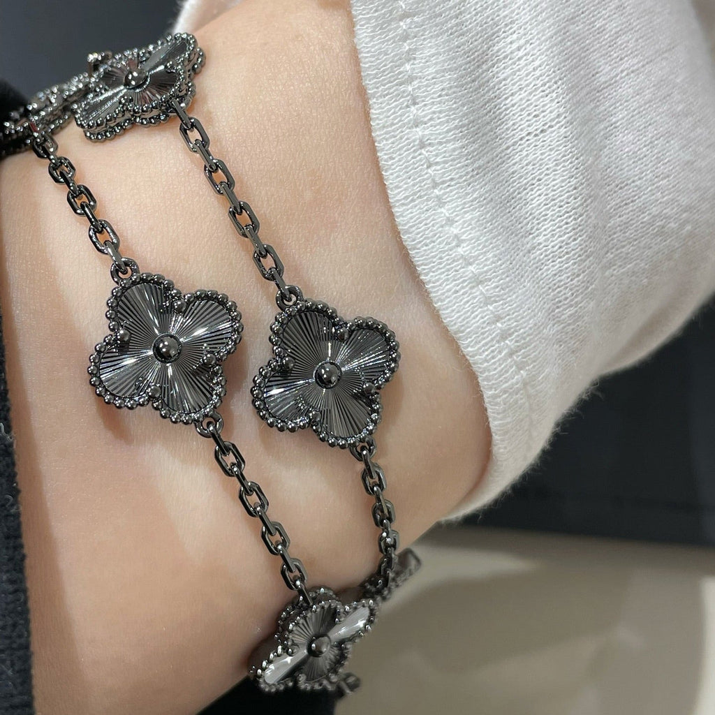 VCA CLOVER 5 MOTIF BLACK BRACELET