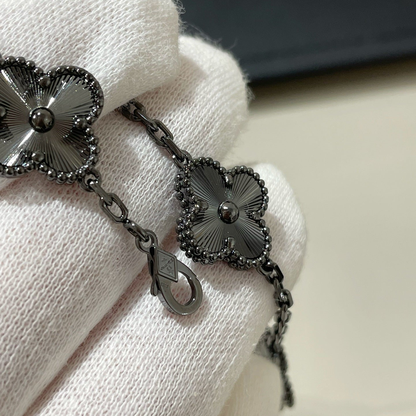 VCA CLOVER 5 MOTIF BLACK BRACELET
