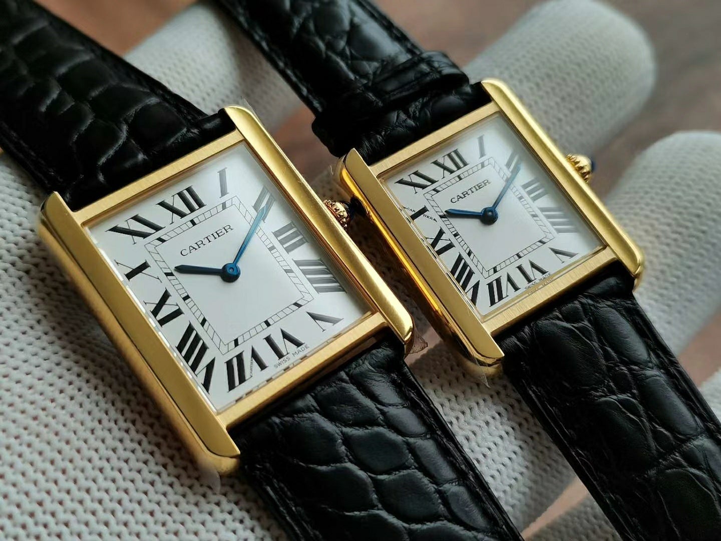 CARTIER TANK LOUIS QUARTZ GOLD CASE