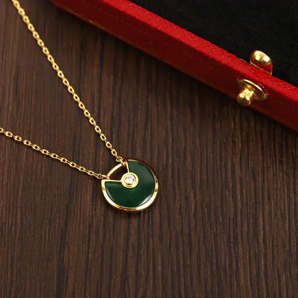 CARTIER AMULETTE GOLD MALACHITE NECKLACE