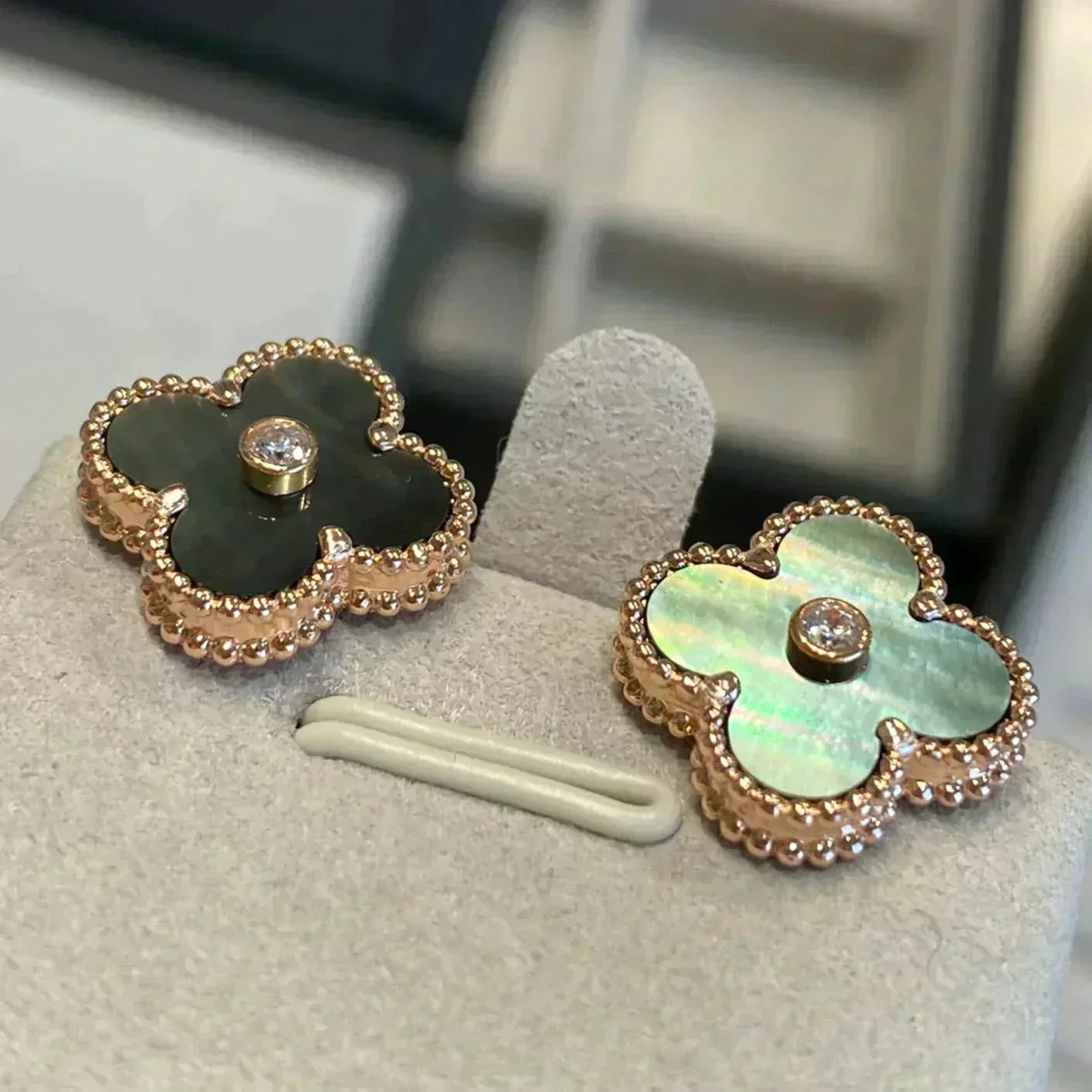 VCA CLOVER MEDIUM 1 MOTIFS GRAY MOP DIAMOND EARRINGS