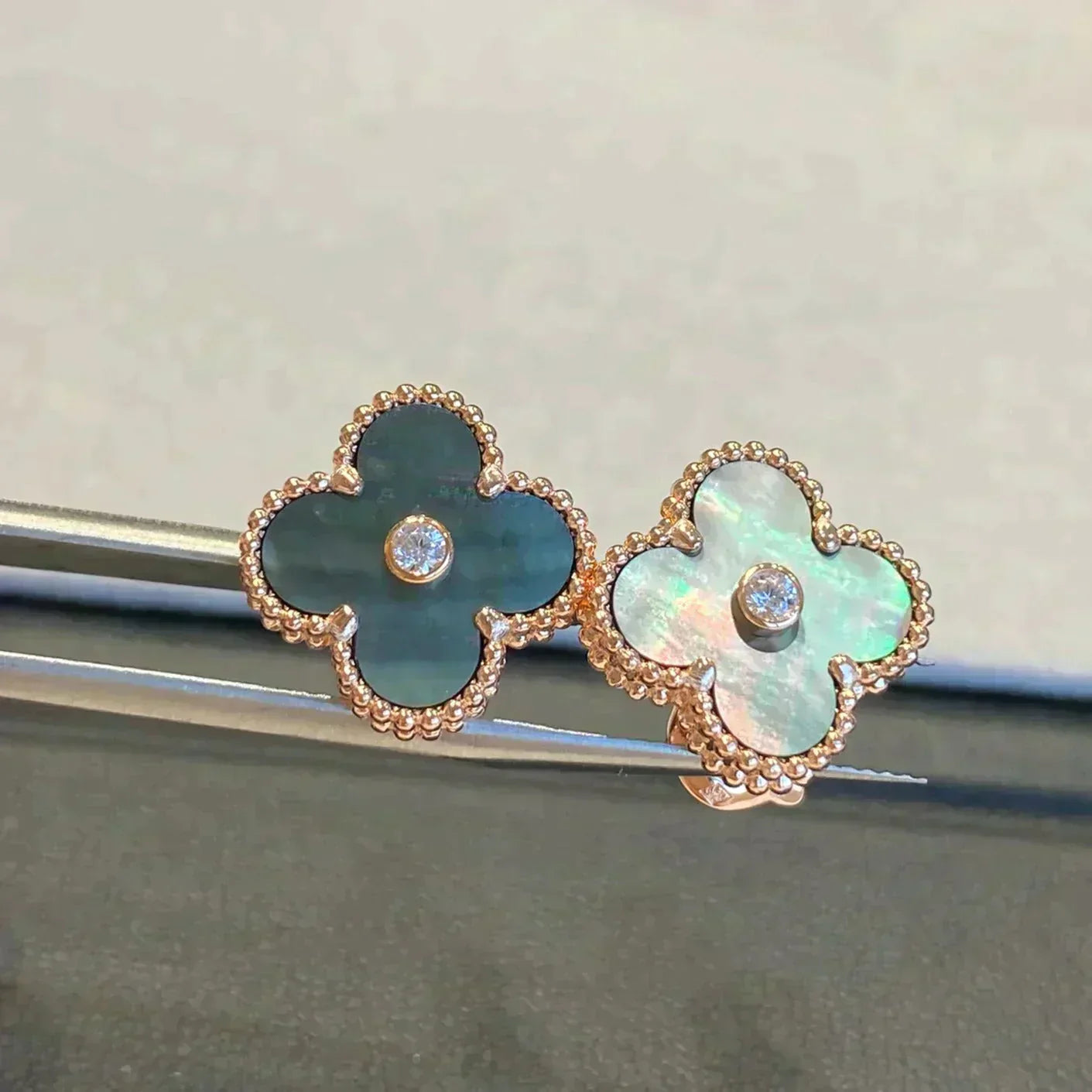 VCA CLOVER MEDIUM 1 MOTIFS GRAY MOP DIAMOND EARRINGS