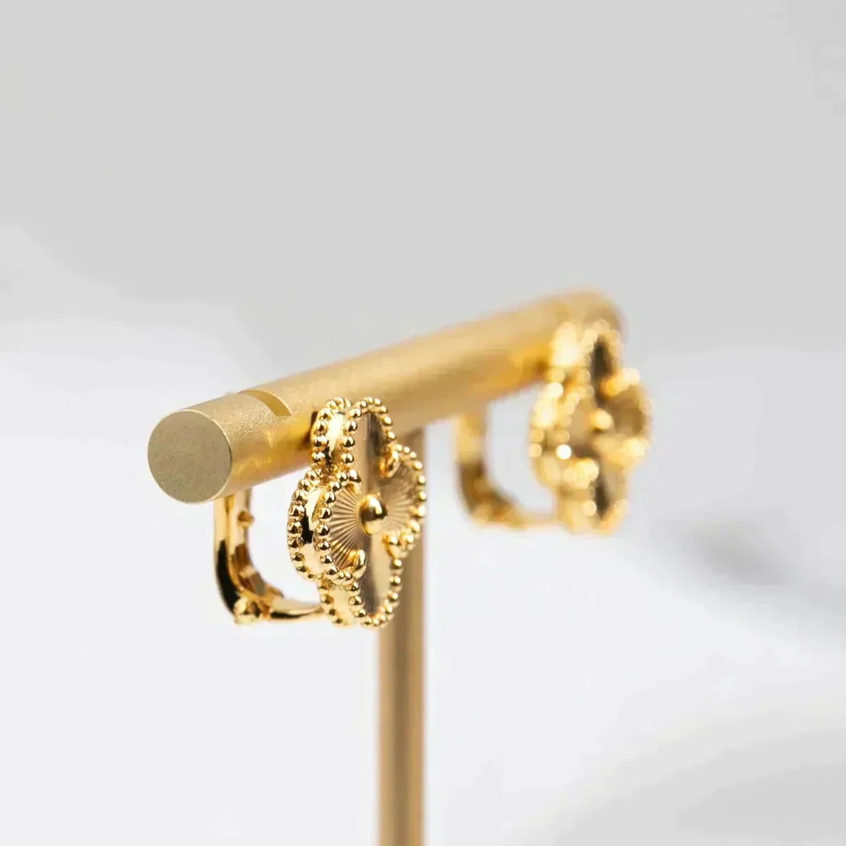 VCA CLOVER MEDIUM 1 MOTIFS LASER EARRINGS
