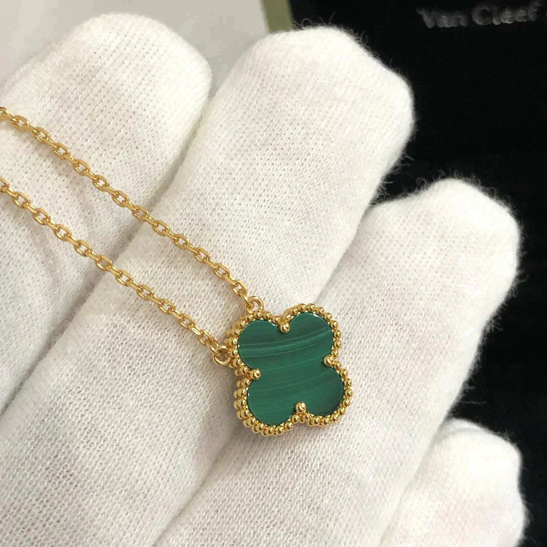 VCA CLOVER 15MM MALACHITE SINGLE FLOWER NECKLACE