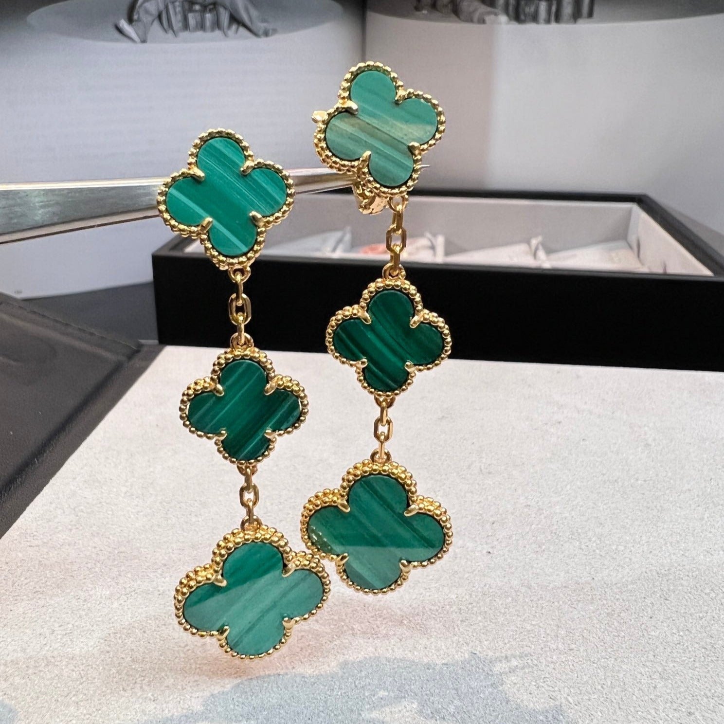 VCA CLOVER MALACHITE 3 MOTIFS GOLD
