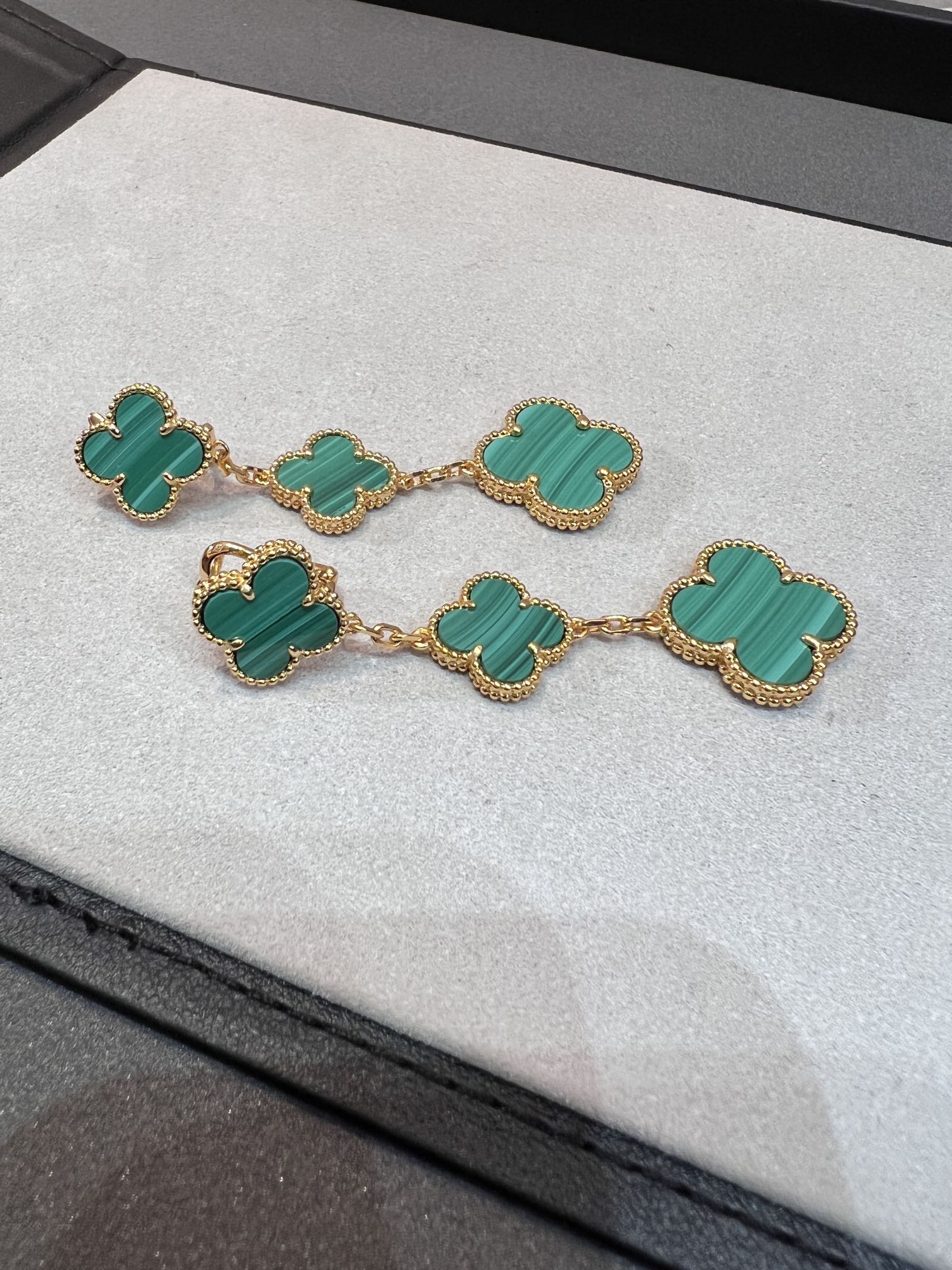 VCA CLOVER MALACHITE 3 MOTIFS GOLD