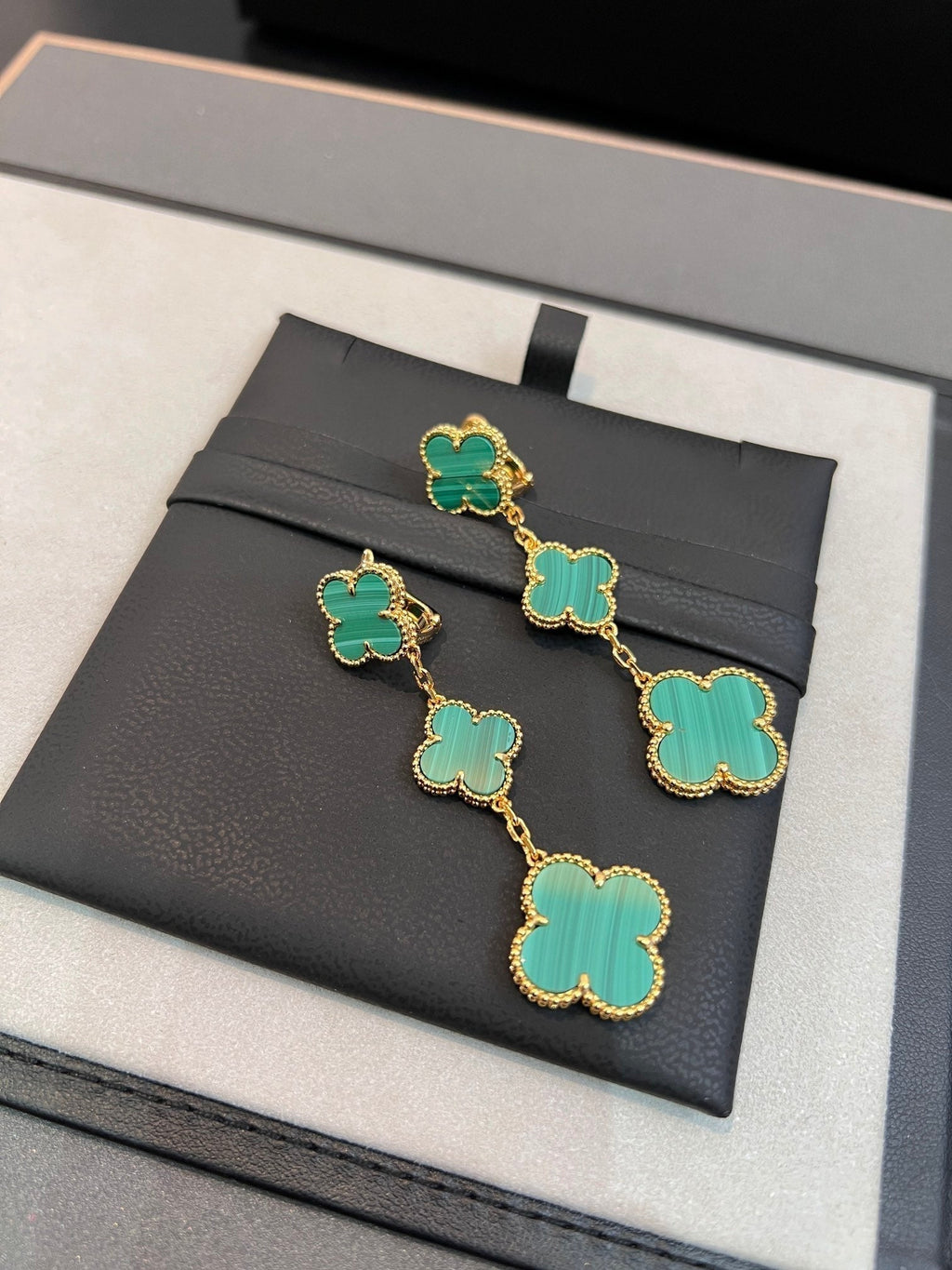 VCA CLOVER MALACHITE 3 MOTIFS GOLD
