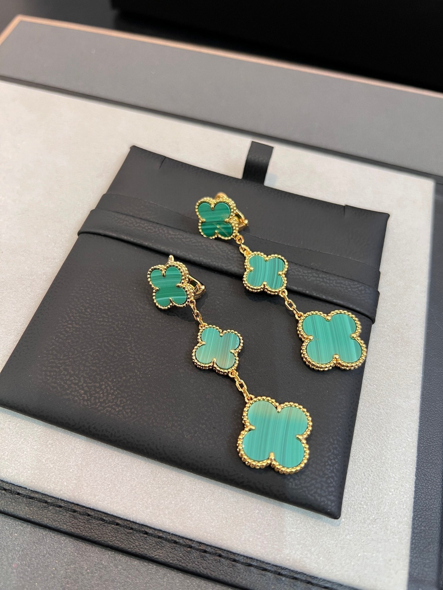 VCA CLOVER MALACHITE 3 MOTIFS GOLD