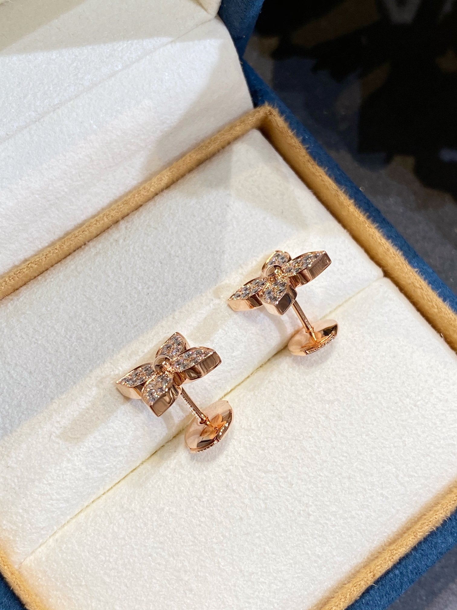 LOUIS VUITTON STAR DIAMOND EARRINGS