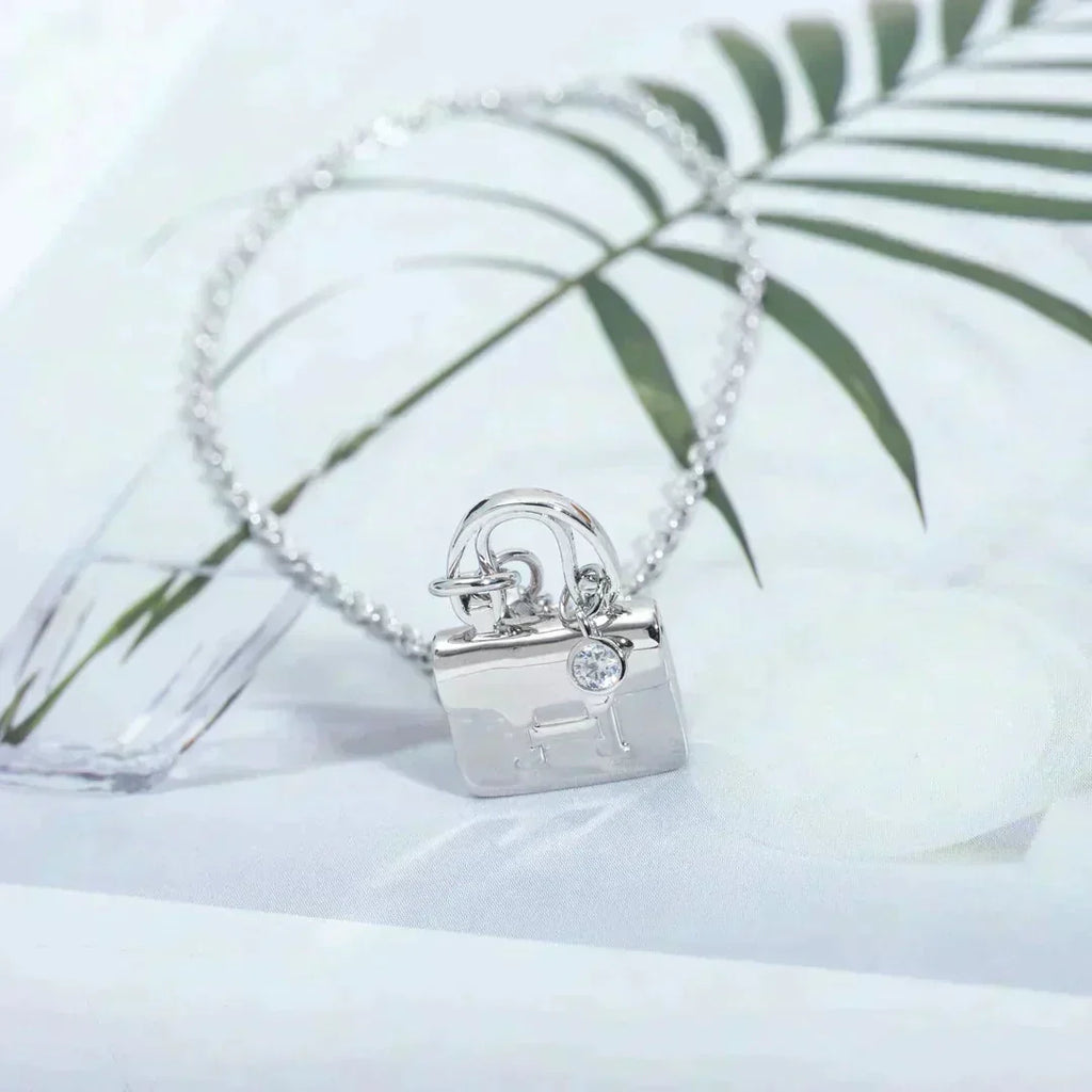 HERMES AMULETTE PEDANT SILVER NECKLACE