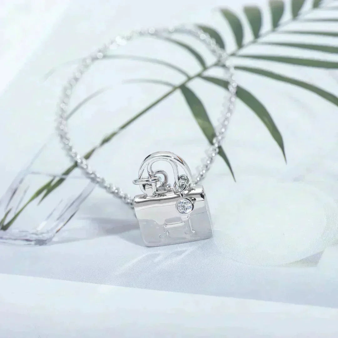 HERMES AMULETTE PEDANT SILVER NECKLACE