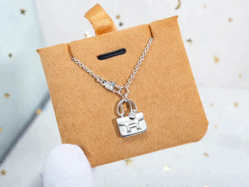 HERMES AMULETTE PEDANT SILVER NECKLACE