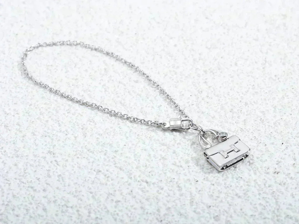 HERMES AMULETTE PEDANT SILVER NECKLACE
