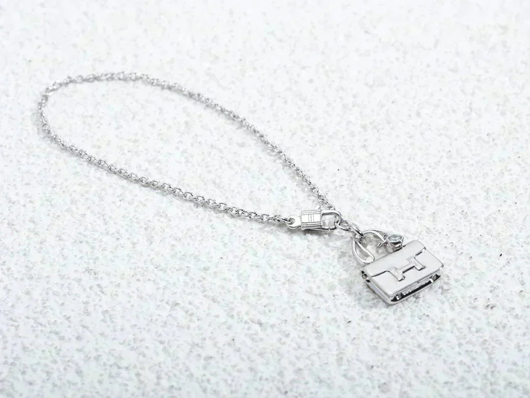 HERMES AMULETTE PEDANT SILVER NECKLACE