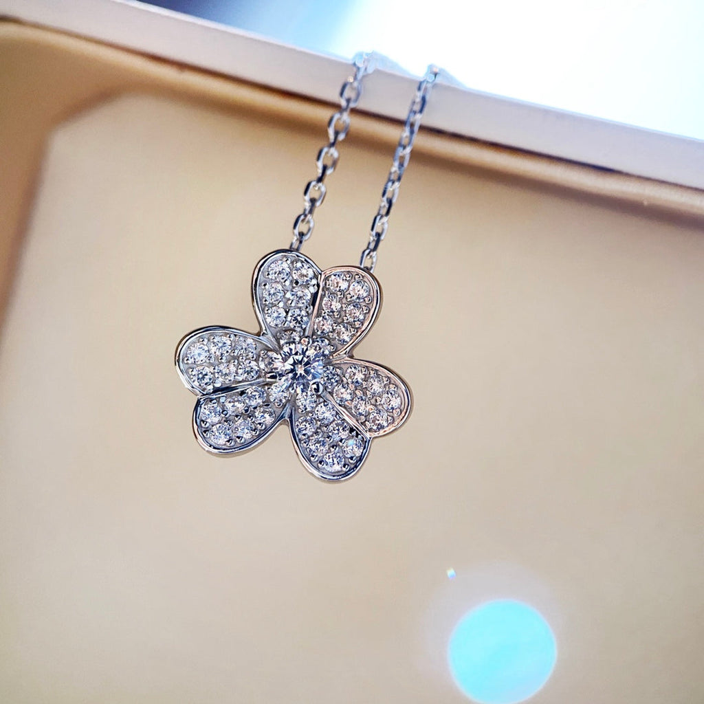 VCA CLOVER DIAMOND NECKLACE SILVER