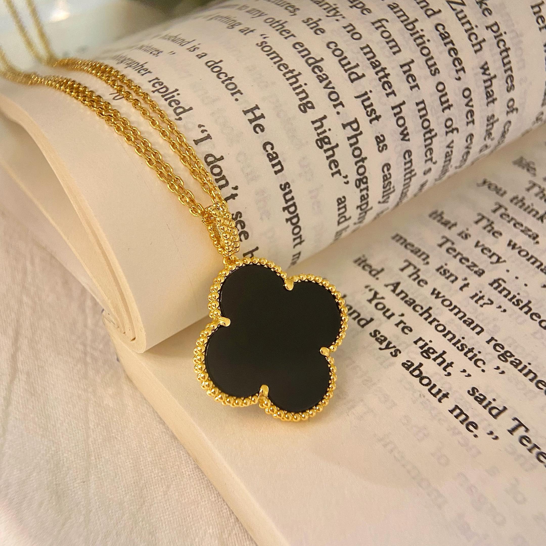 VCA CLOVER 25MM NECKLACE GOLD ONYX