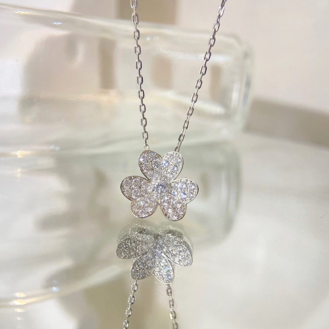 VCA FLOWER DIAMOND NECKLACE