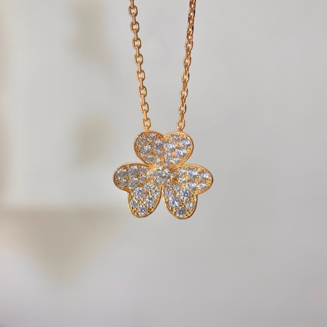 VCA FLOWER DIAMOND NECKLACE