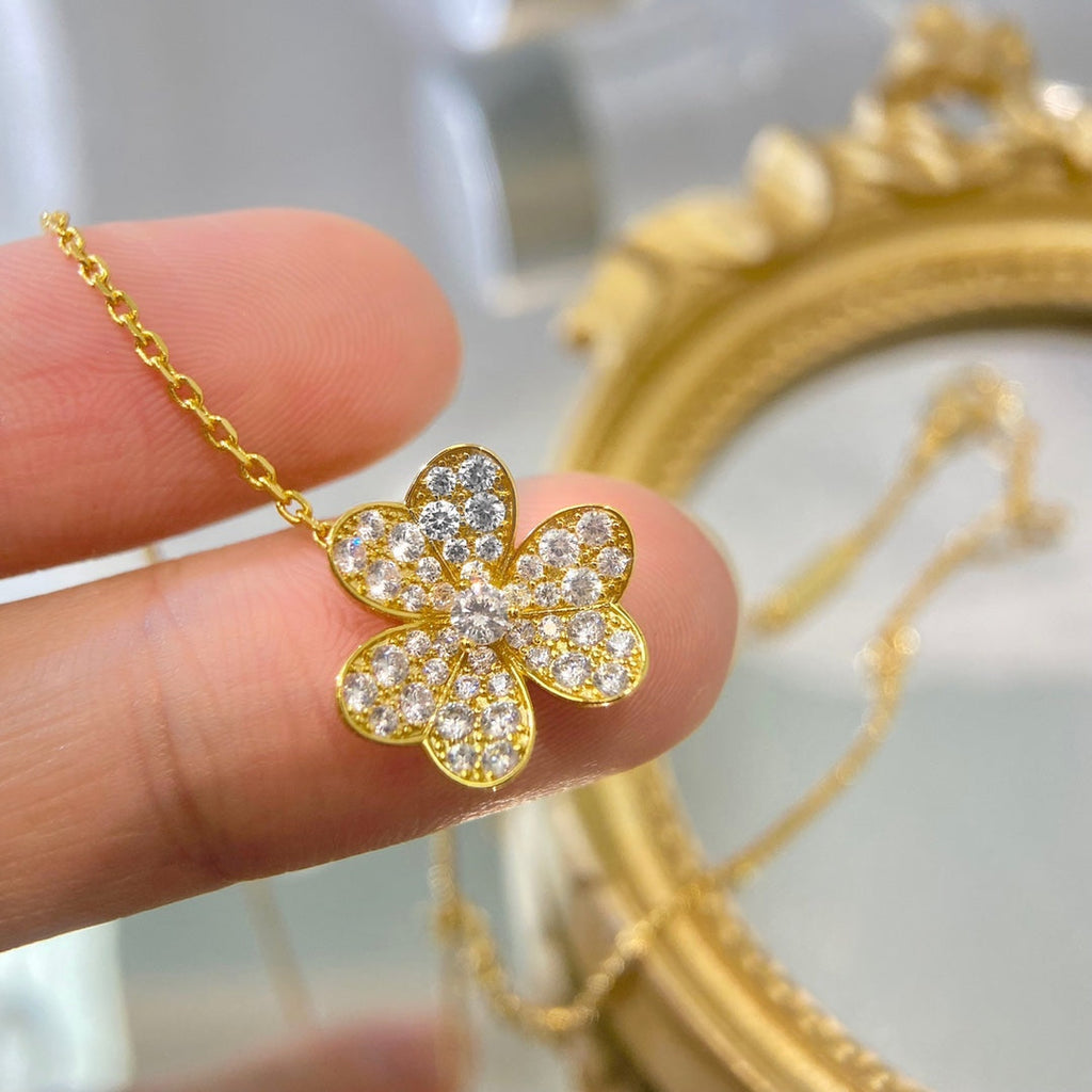 VCA FLOWER DIAMOND NECKLACE