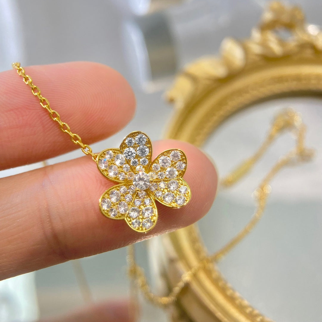 VCA FLOWER DIAMOND NECKLACE