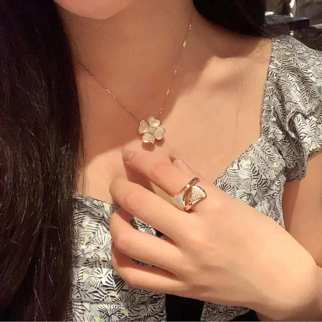 VCA CLOVER MOP DIAMOND ROSE GOLD NECKLACE