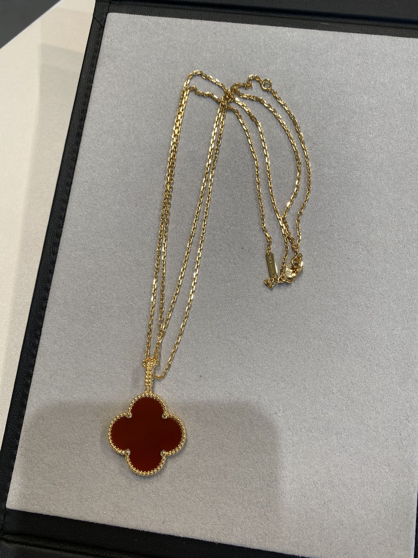 VCA CLOVER 25MM NECKLACE GOLD CARNELIAN