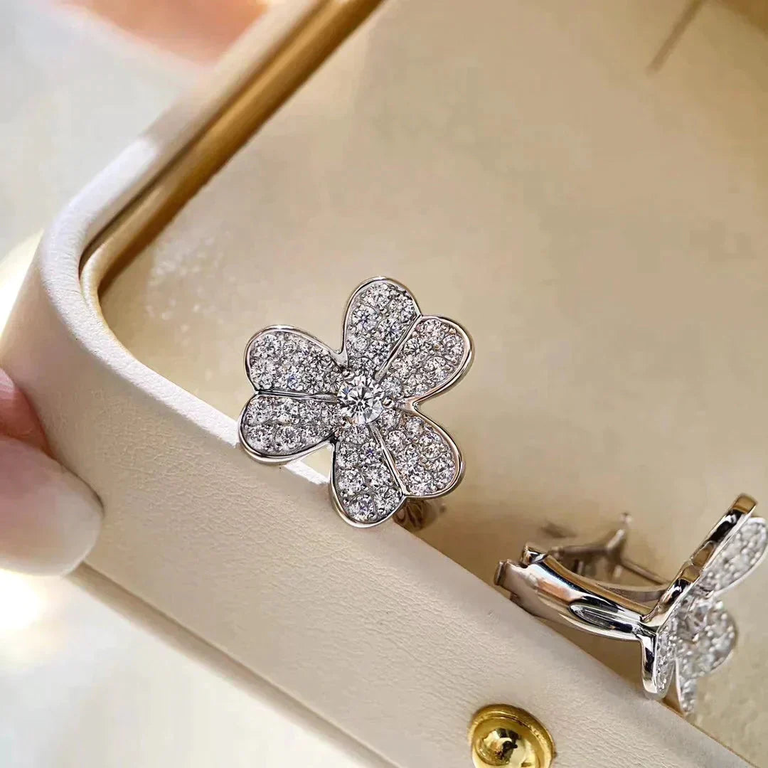 VCA CLOVER COMOS DIAMOND EARRINGS SILVER