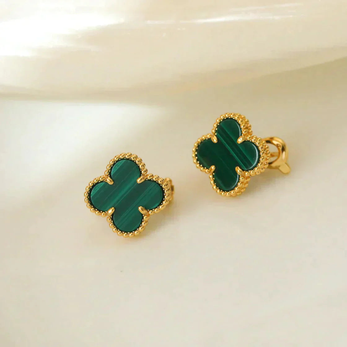VCA CLOVER MEDIUM 1 MOTIFS MALACHITE EARRINGS