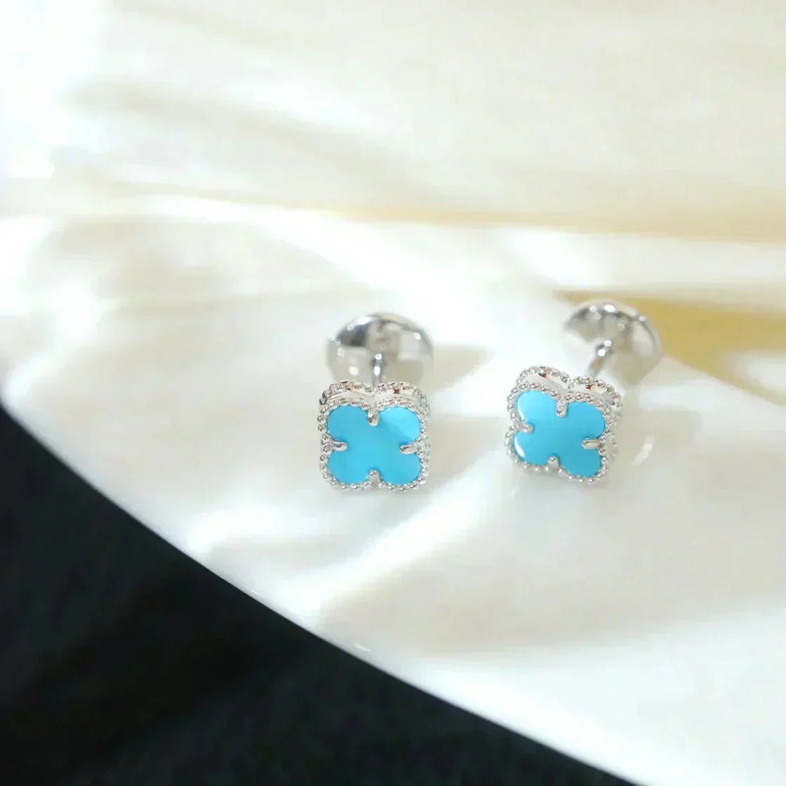 VCA CLOVER MINI TUROUOISE SILVER STUD EARRINGS