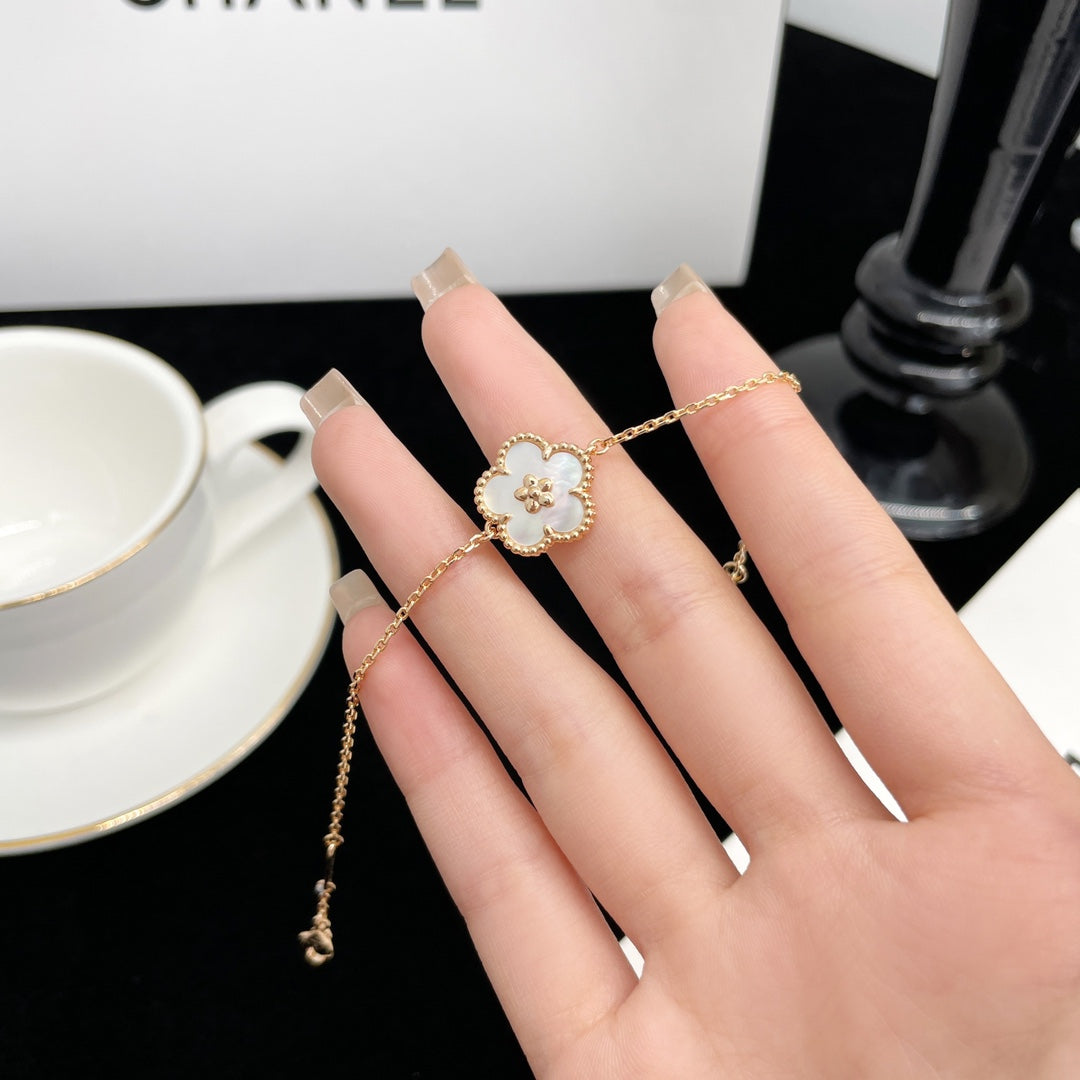 VCA LUCKY SPRING ROSE GOLD MOP BRACELET