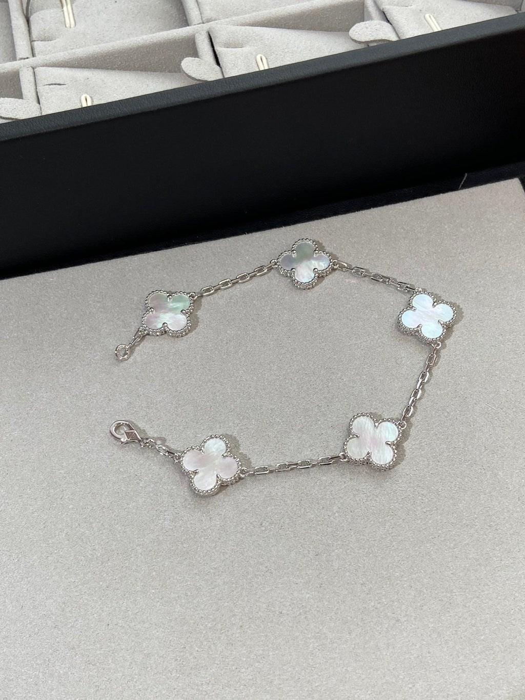 VCA CLOVER WHITE PEARL MOP 5 MOTIF BRACELET COLLECTION