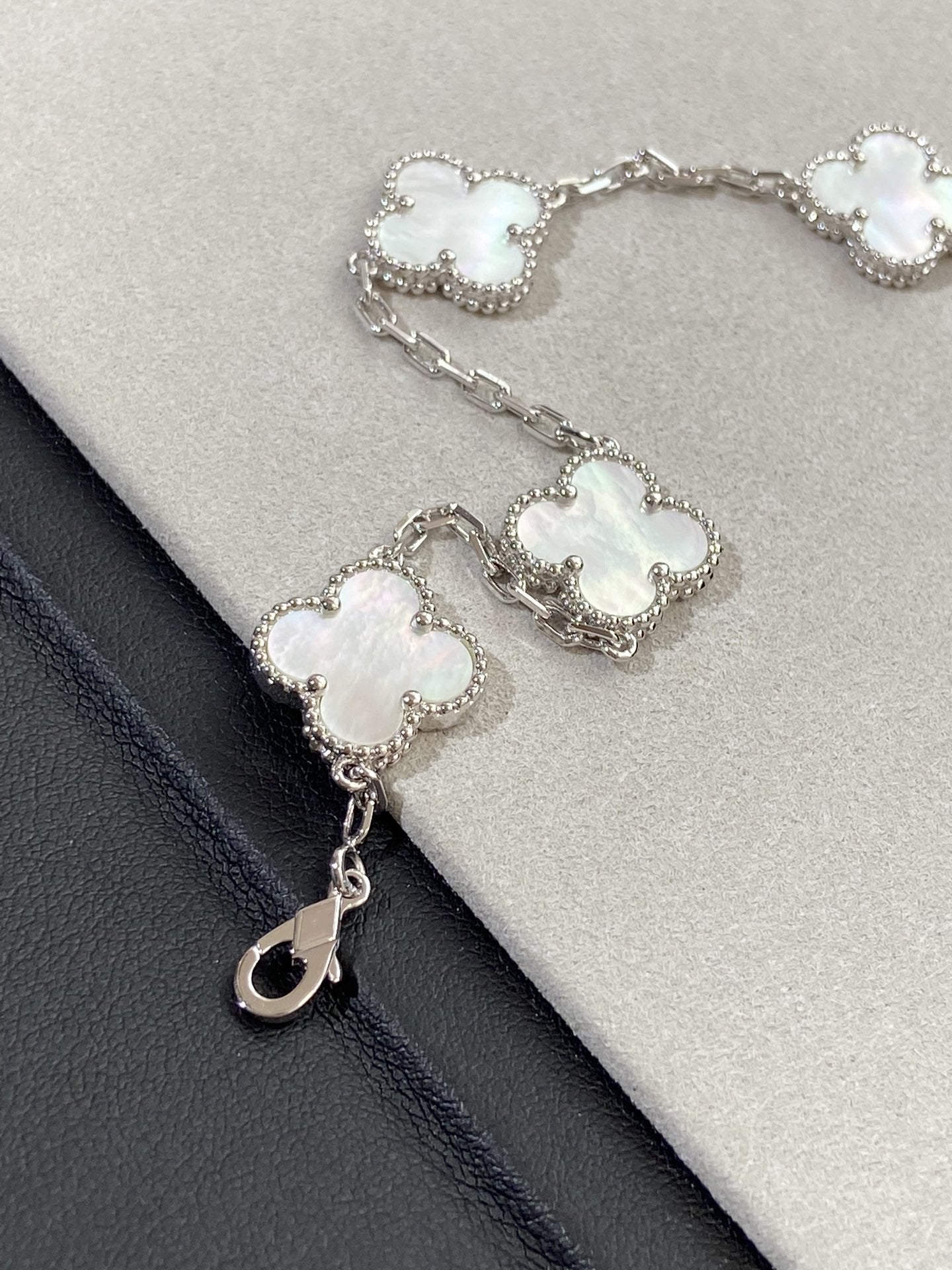 VCA CLOVER WHITE PEARL MOP 5 MOTIF BRACELET COLLECTION