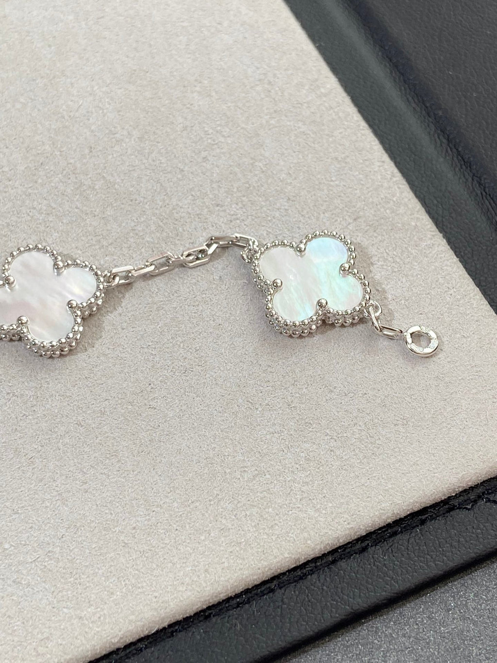 VCA CLOVER WHITE PEARL MOP 5 MOTIF BRACELET COLLECTION