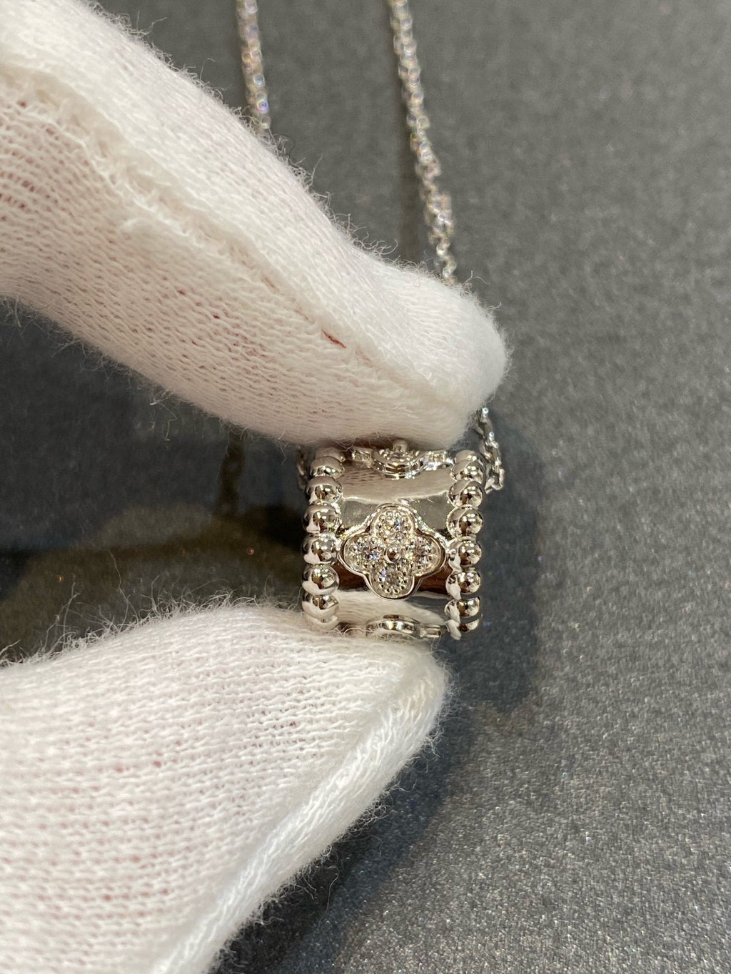 VCA PERLEE PEDANT SIVLER DIAMOND NECKLACE