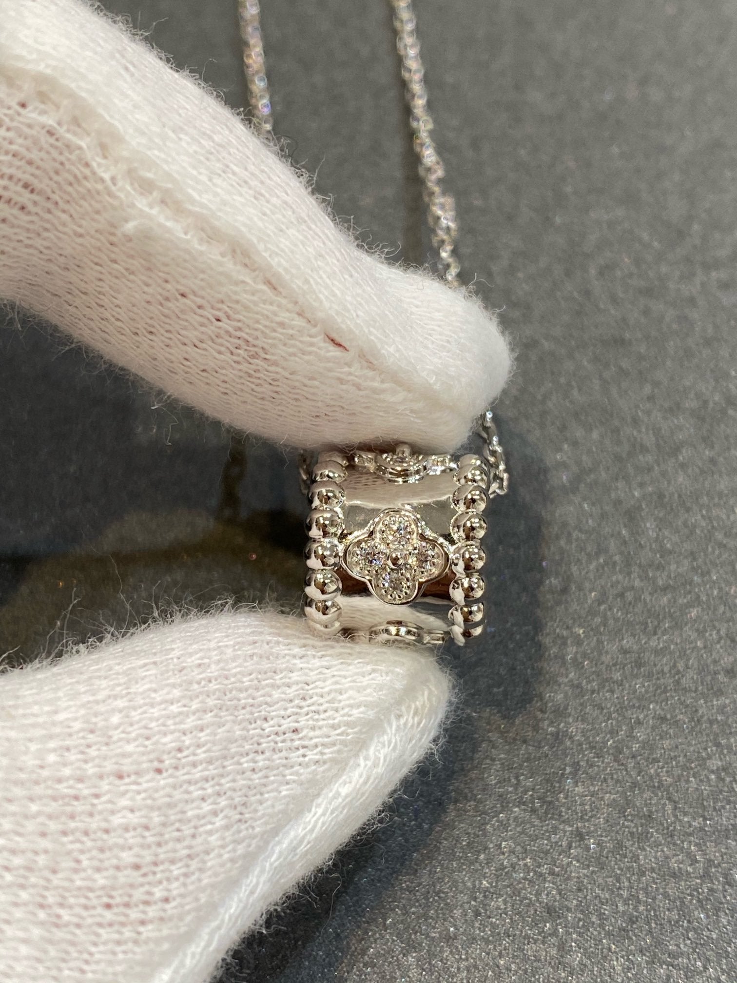 VCA PERLEE PEDANT SIVLER DIAMOND NECKLACE