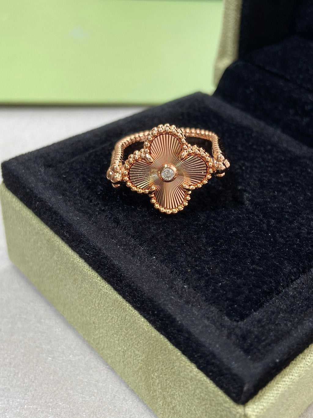 VCA CLOVER RIVERSIBLE PINK GOLD RING