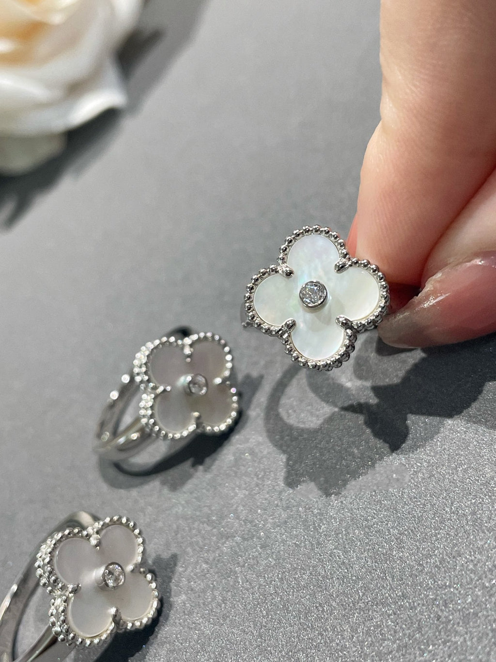 VCA CLOVER SILVER MOP DIAMOND RING