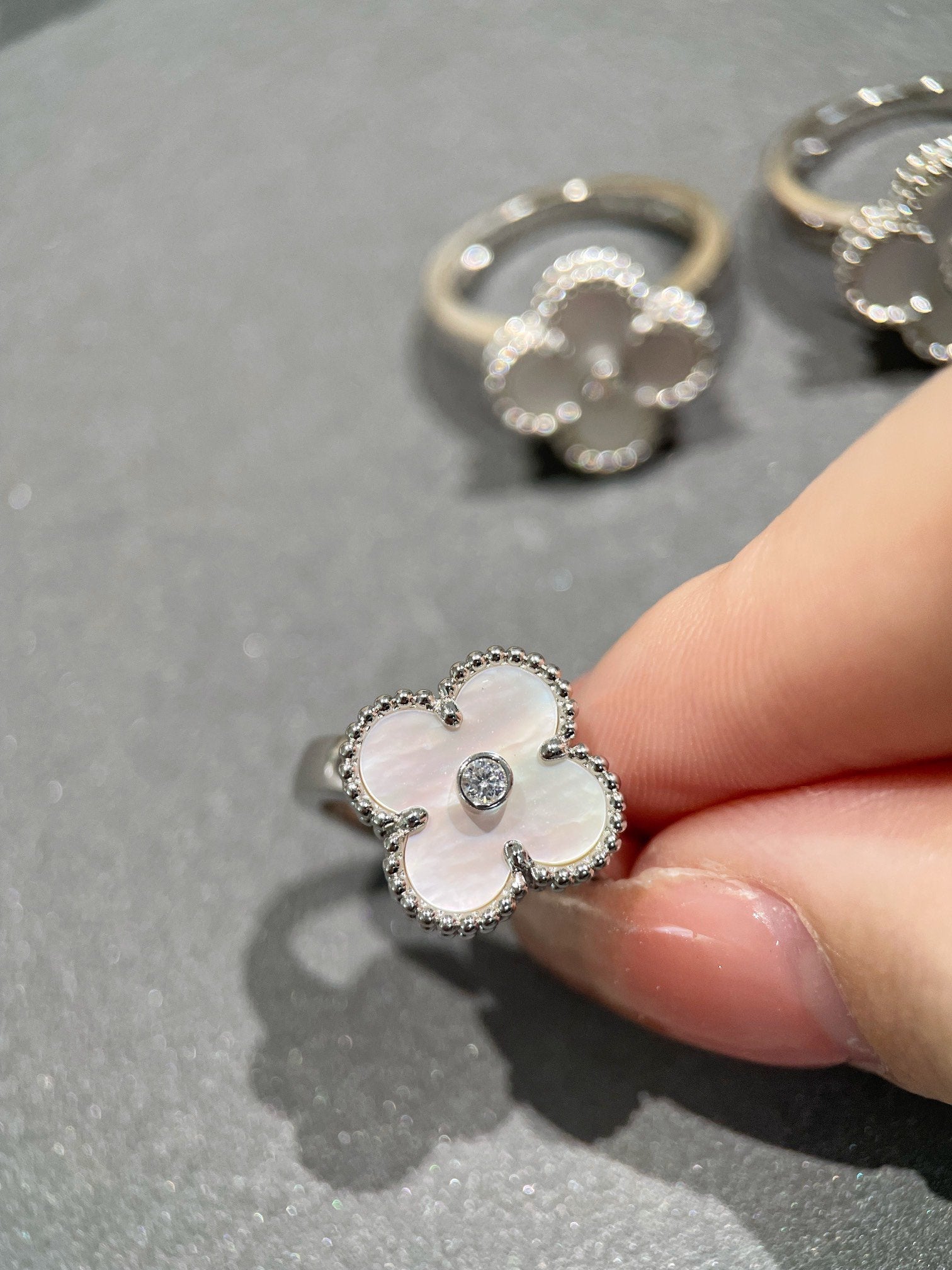 VCA CLOVER SILVER MOP DIAMOND RING