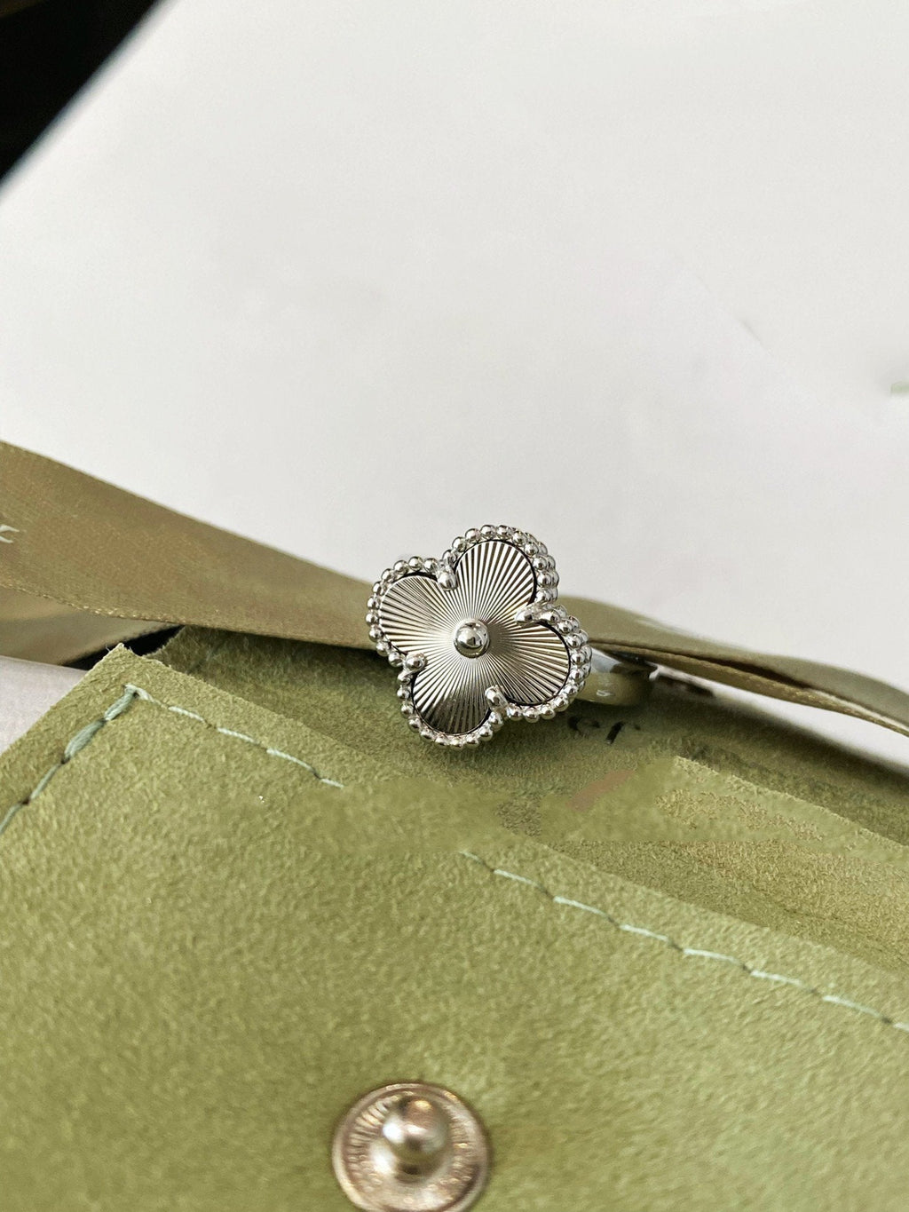 VCA CLOVER SILVER RING