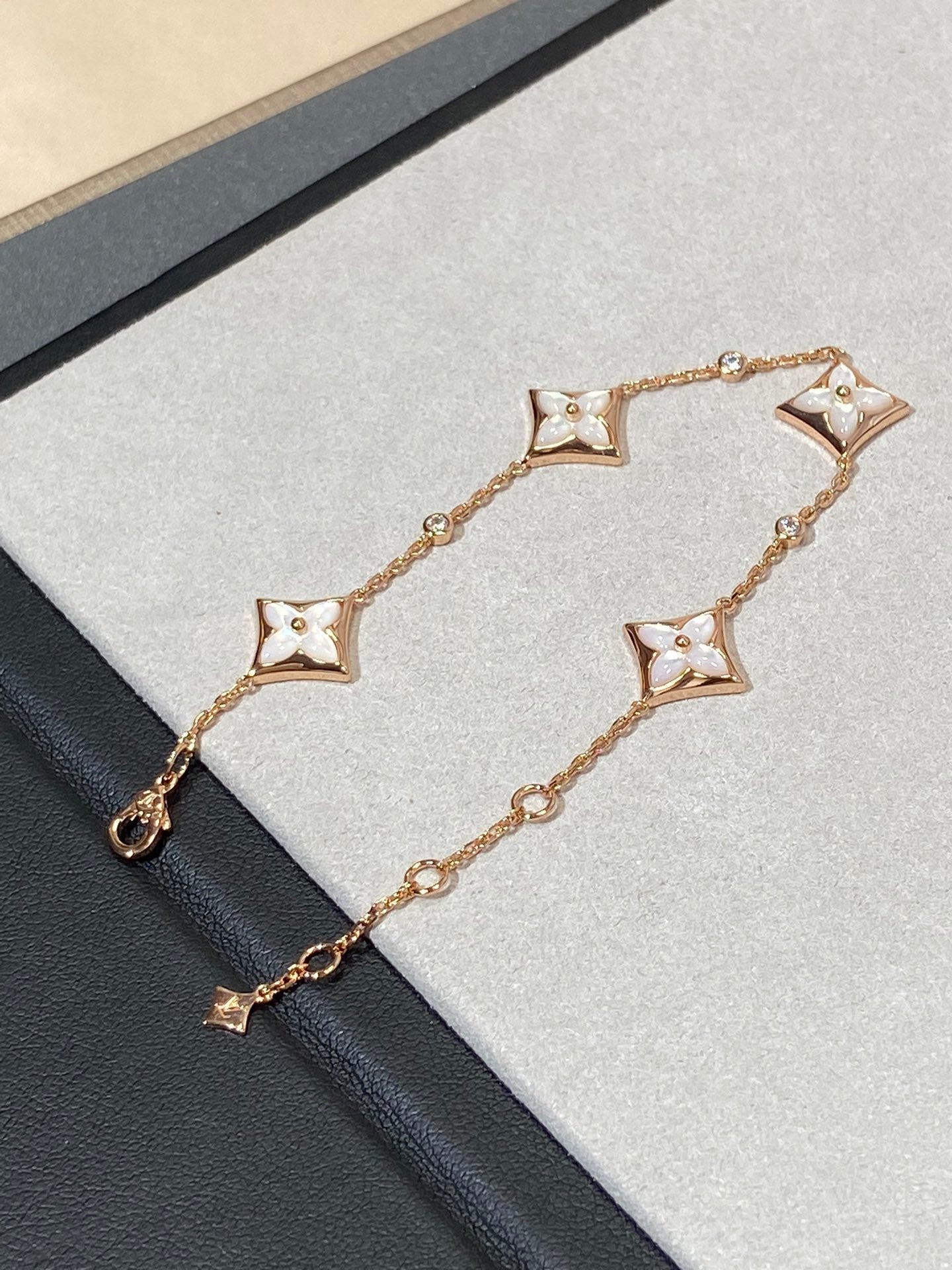 LOUIS VUITTON STAR 4 MOTIF MOP DIAMOND PINK GOLD BRACELET