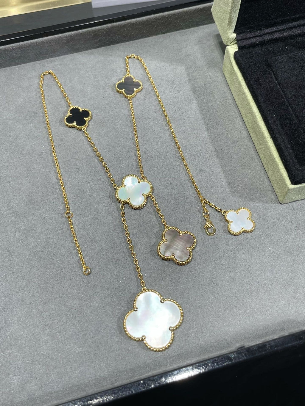 VCA CLOVER 6 MOTIF MOP ONYX GOLD NECKLACE