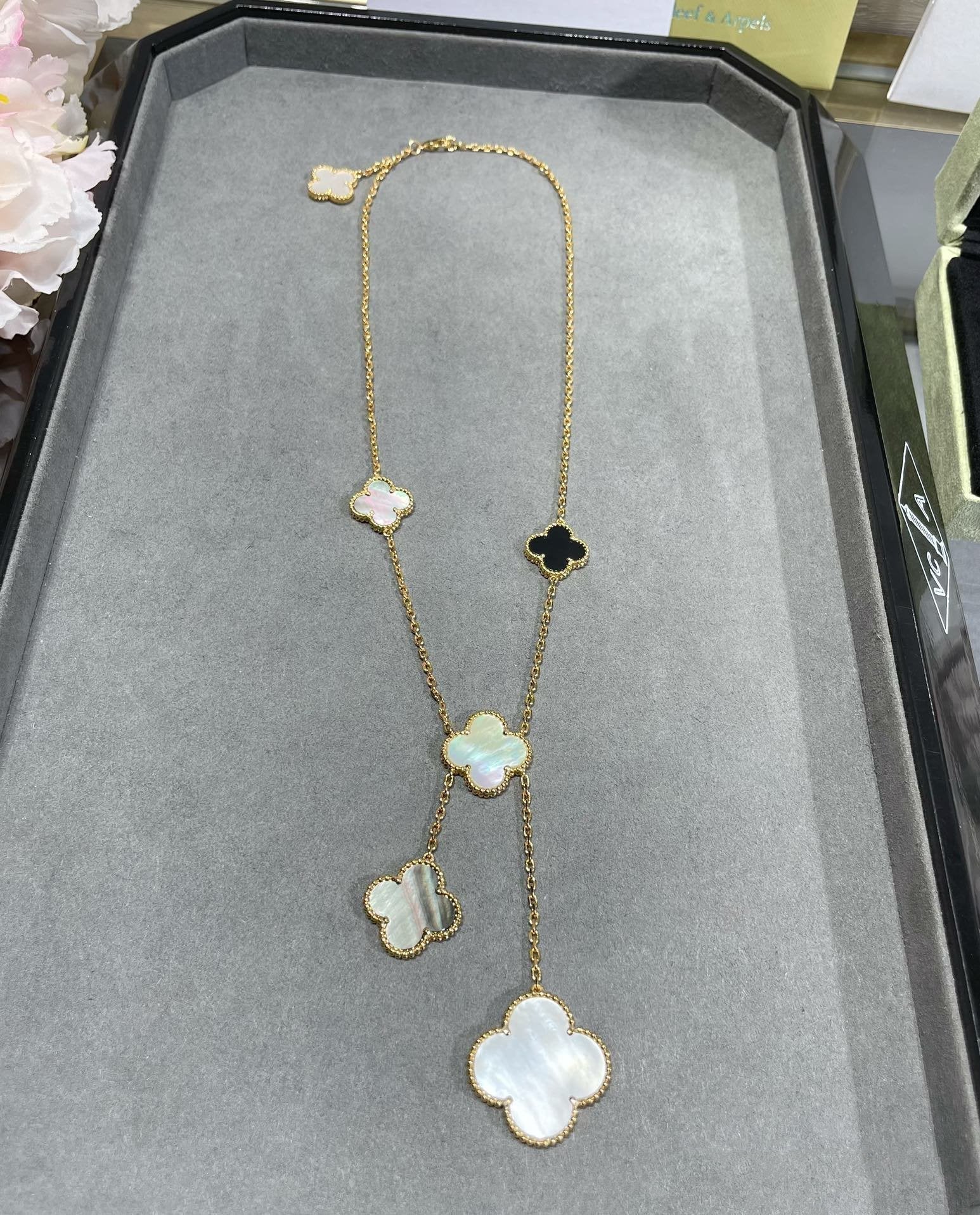 VCA CLOVER 6 MOTIF MOP ONYX GOLD NECKLACE