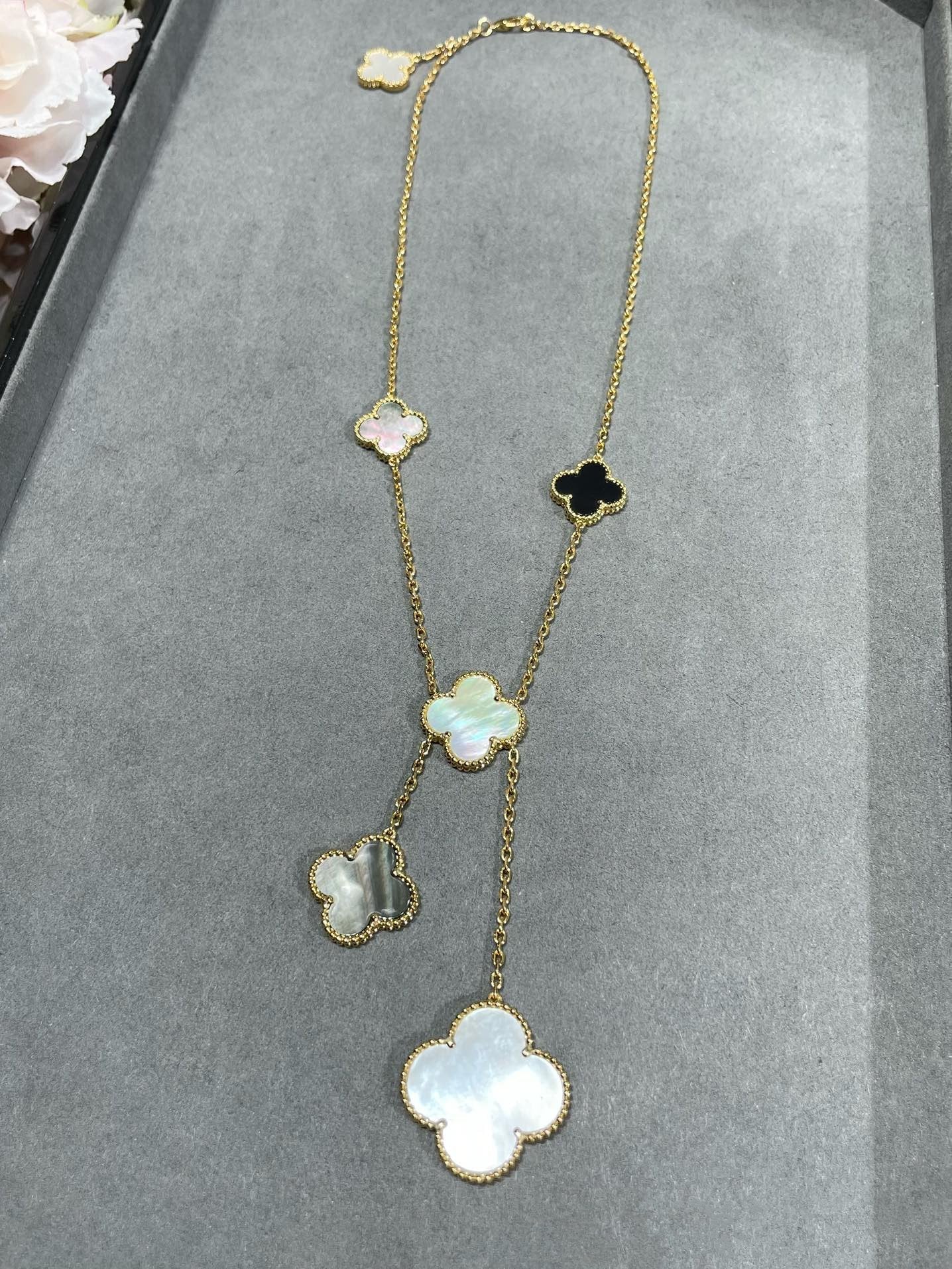 VCA CLOVER 6 MOTIF MOP ONYX GOLD NECKLACE