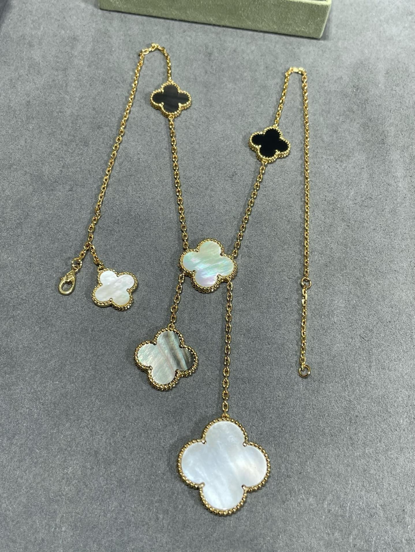 VCA CLOVER 6 MOTIF MOP ONYX GOLD NECKLACE