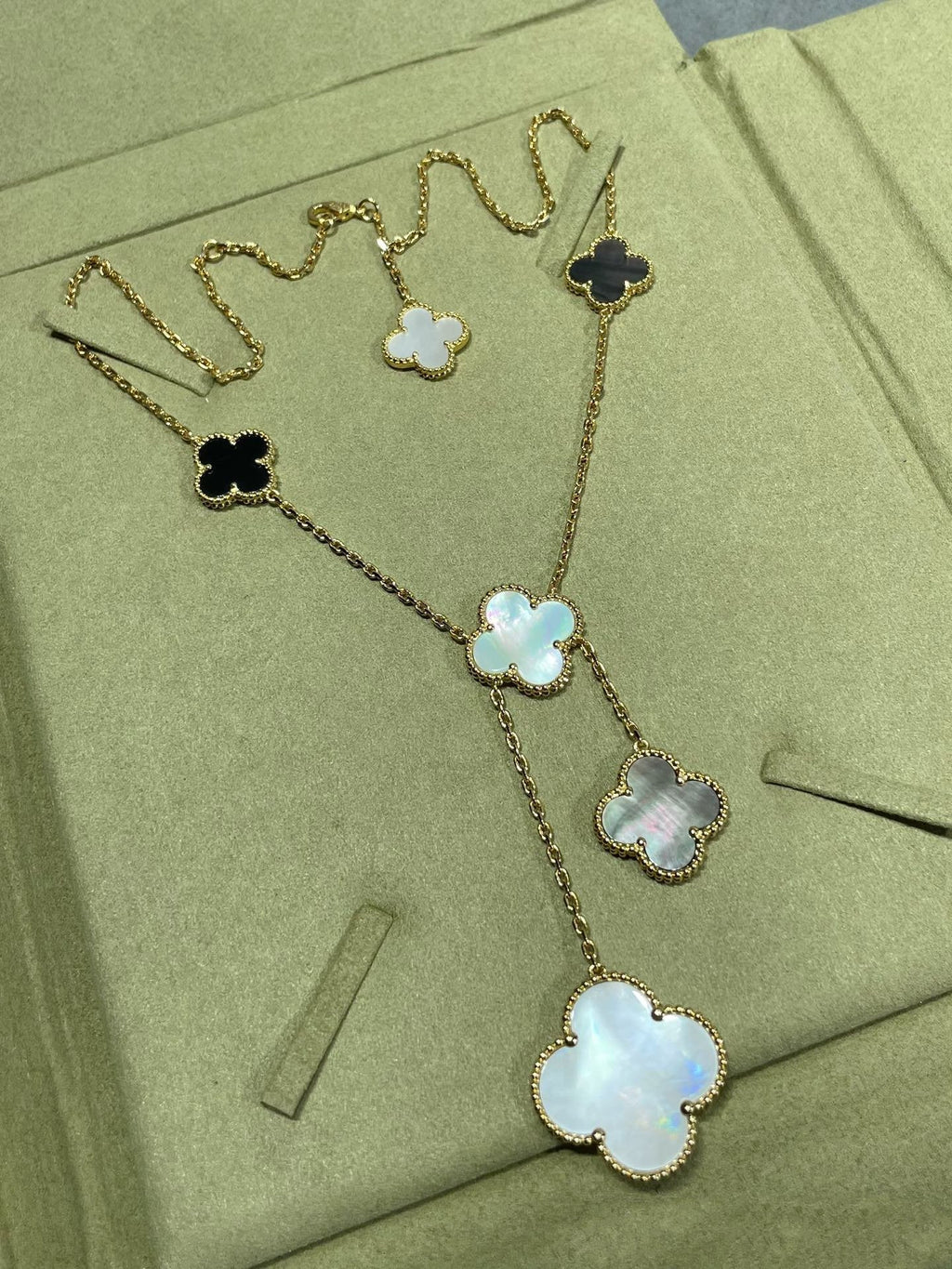 VCA CLOVER 6 MOTIF MOP ONYX GOLD NECKLACE
