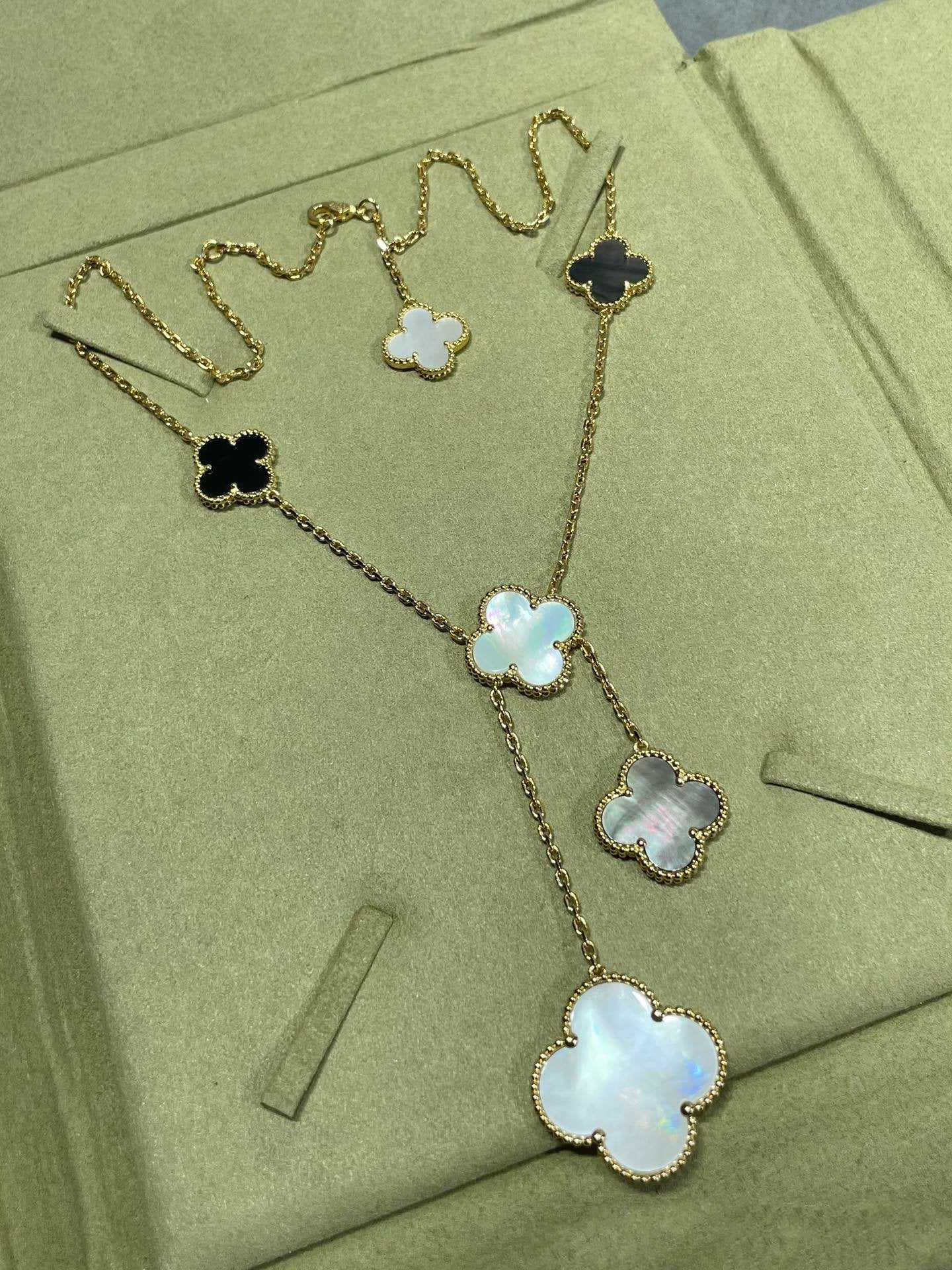 VCA CLOVER 6 MOTIF MOP ONYX GOLD NECKLACE